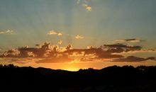 太阳下山明天还会爬上来_800字