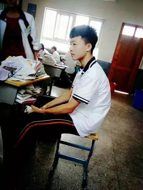 这个男孩是1_3000字