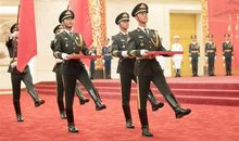 关于国庆节作文：中华人民共和国勋章奖章_1500字