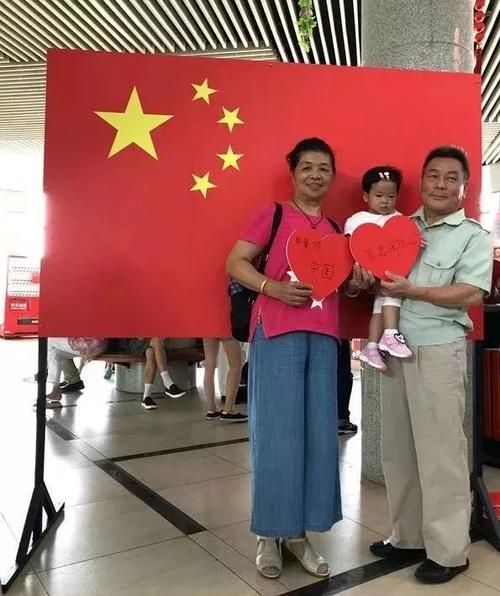 凭着强大的国家，有一个富裕的家_600字