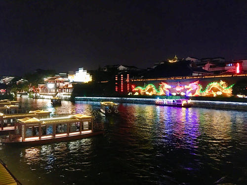 [PK Tour]关于春季成分：乘船游览秦淮河_350字