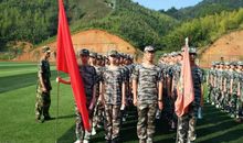 关于军训的作文：风雨之后 彩虹依旧_1500字