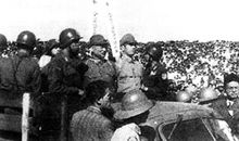 与日本特务的合影