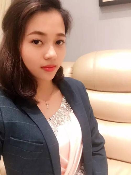 张奶奶要来到春燕，抱着一个聪明的手，去石床是燃烧的香，一个大小的小，两个单身背。老太太鼻子是酸，我睁开眼睛，建议汉叔叔： “哦，不要强迫燕子......她......她也在测试。”