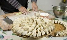 关于元旦作文：元旦包饺子比赛_550字