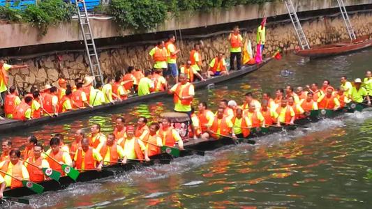 如今，龙川的老人已经很高，往往说，不清楚，只提到“龙舟”，老人会露出嘴巴，露出左边，笑：“佐藤小狗日报，死......”