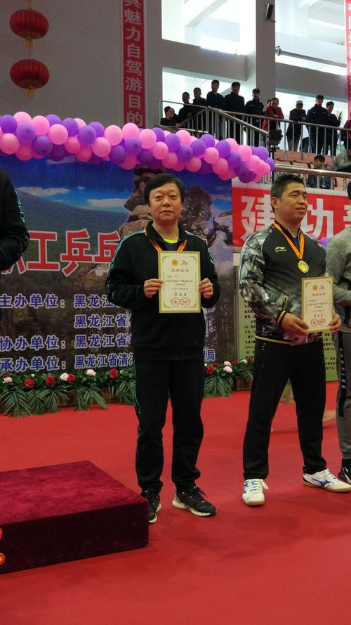 解放后，韩杰平回到辽南的家庭定居点，享受革命残疾军事养老金待遇。虽然你的生活是保证的，但韩杰平是一个无法保留的人，他将在家开设一个铁匠铺，专门从事农业工具的建设。那些他建造的工具有一个“愚蠢的”单词标签，既尖锐又耐用，无意中提供。直到杜州，辽南，高昂杜州的一些农场，也可以看到汉杰平的工具与“哑”标签。