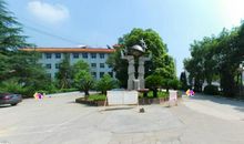 校园一角变奏曲_800字