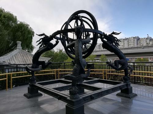在这里，我开始练习书法。我写了一般，前两天的“书法通行证”得到了一个“B”，所以我必须加强，我也每天练习这个词，今天也不例外，我练习我练习这个词。是的：“语言”，“Wen”，“说”，“说”。总是去午睡。