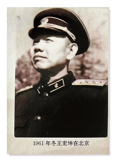 这四个海的士兵无法解决，胡尘去江城。