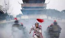 朔气传金柝，寒光照铁衣