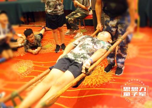 在汗水中，我们意识到了快乐_800字