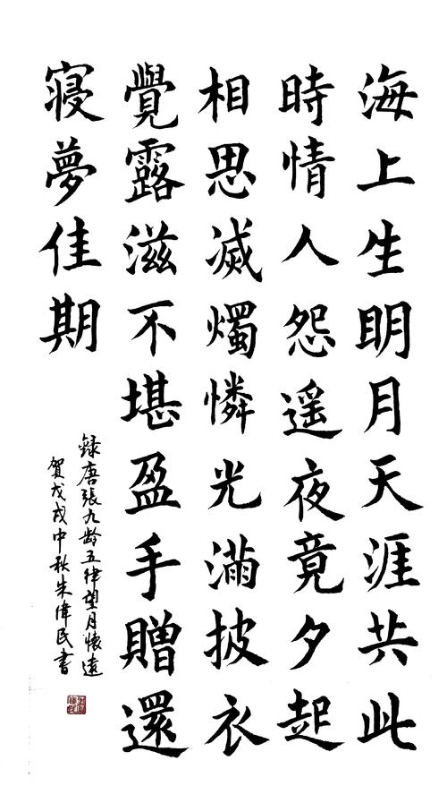 坐在露台旁边的台阶上，我抬头看着天空，在一个星光下，云逐渐分散，水是安静的，而金色的月亮，金色的金色，周边是柔软的鹅的黄灯是柔软的鹅的黄灯是就像掉入水中的颜料一样，长长的城镇也像一个甜美的月亮蛋糕，也是无限的童年记忆。