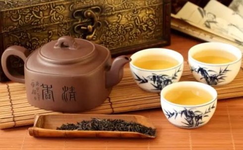 一杯茶在茶中_800字