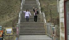 天涯静处无征战，兵气销为日月光。