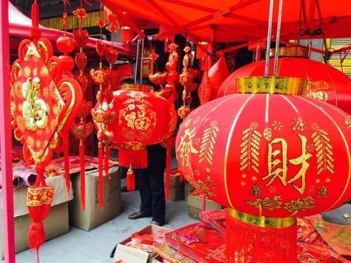 然后没有黑色，春节将会给出。上莲：人们在世界上;以下：初中春春气象学生。水平批次：家庭幸福。