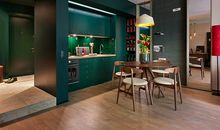 餐桌旁的一家子_800字