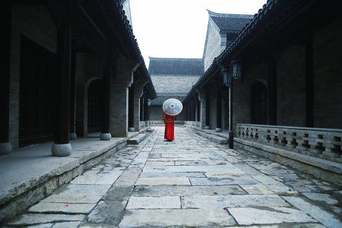 拥抱纯净的白色云。