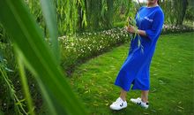 [2012暑期征文]半佝偻的背影勾起小小的心疼_800字