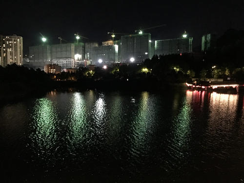 城市·秋夜_200字