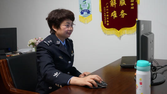 我的母亲是一名警察_650字