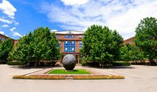 世界外国语学校_200字