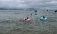 离危险越远越好_200字