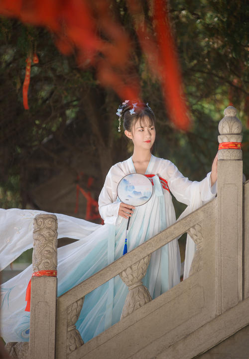 如鲜花,如水流量年_200字