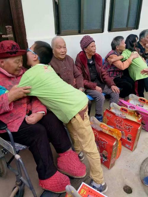 去养老院提供爱_300字