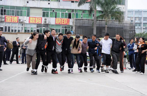 三人和四场比赛_600字