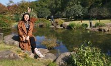 孤云与归鸟，千里片时间。