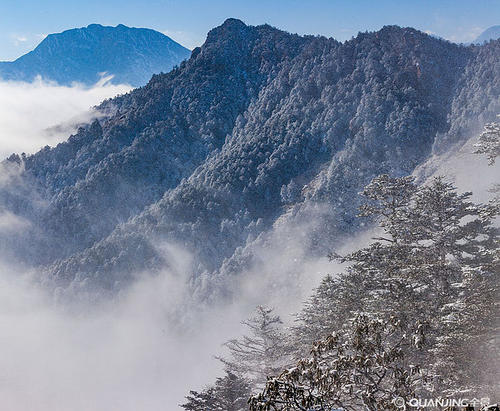 美丽的西平雪山_150字