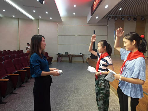 老师，我们向你致敬_700字