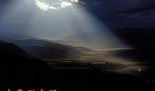 乌云里穿梭的太阳_250字