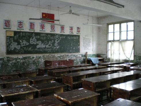 一个女人将在刘梦游演奏。她把舞台拿到了陈伟：“你的身材是S形的。”我嘲笑他。