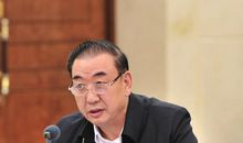 坚定不移地维护民族团结