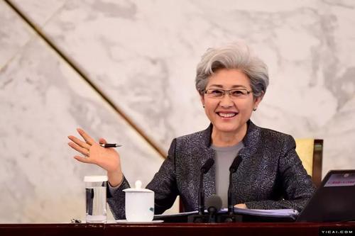 我国最早的女性外交官_2000字