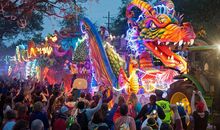 关于艺术的作文：观看艺术花车巡游_350字