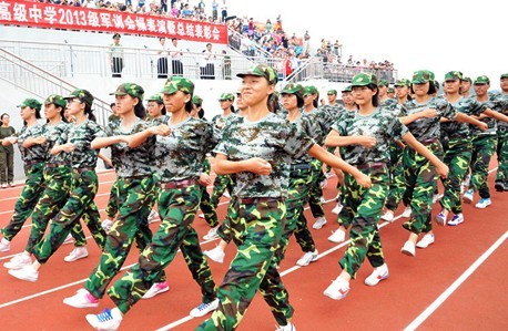 冷热。军事训练。坚持不懈_700字