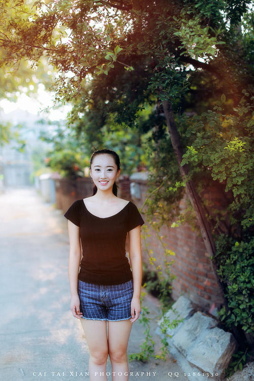[八月一篇文章]炎热的暑假，炎热的夏季女孩_1500字