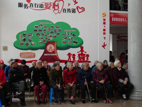 [九月支付和返回中学集团]志愿者方爷爷_1200字