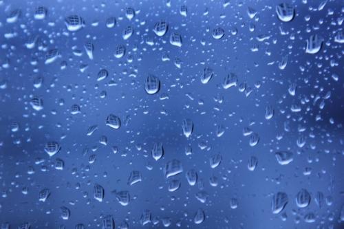 若烟不散，雨不停