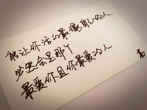 有一天，我睡得真的很香，我做了一个梦想。我梦见我父亲去了这个领域，我不能忍受父亲，哭泣。我醒了，我发现我的父亲在我的床上，眼睛里有泪水！然而，十天后，爸爸去了现场工作，爸爸将去一两个月。我以为我对我很好，我忍不住哭了。当我父亲走路时，我把我烧在墙上。那天晚上，我在巢里哭了。爸爸每天都会打电话给我的母亲。我的母亲总是给我一个电话，但我不禁哭泣。