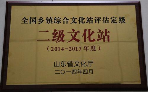 我抬起了耳朵，我看到外面没有运动，我的心脏被扫过，我没有找到它，我被我欺骗了，我可以放心读书！ “”安妮日记“告诉安妮与母亲冲突。混乱和性好奇心。同时，为25个月的房间生活的记录隐藏和充满了可怕的。我仔细看了，一分钟，两分钟......我正在读一只糟糕的狼。无法帮助你沉浸在书的海洋......