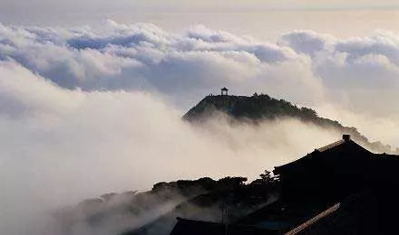 小云中山祭司园_1000字