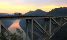 雄伟壮观的江界河大桥_1000字