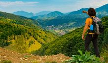 徒步旅行也是一道挺美的风景_750字