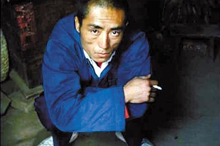 名人故事：张艺谋小时候的故事_2000字