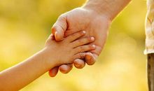 一个失去父母的小男孩_450字