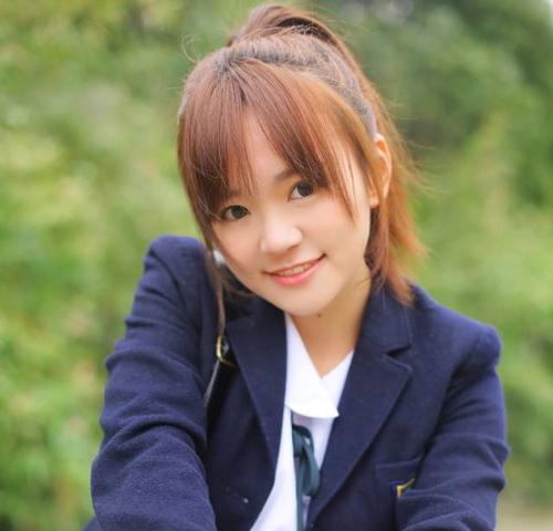 我的成长访兄 - 吴教师，当我困惑时总是为我引导指导，并确定了我的增长。老师的“采访”对我来说是我的成长的阶梯，让我的成长道路有一个色彩缤纷的彩虹。斯大林说：“老师是一个人类的灵魂工程师。”我说：“老师是人们成长的机会。”